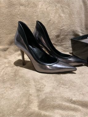 Rock & Republic Pewter Women’s Pump